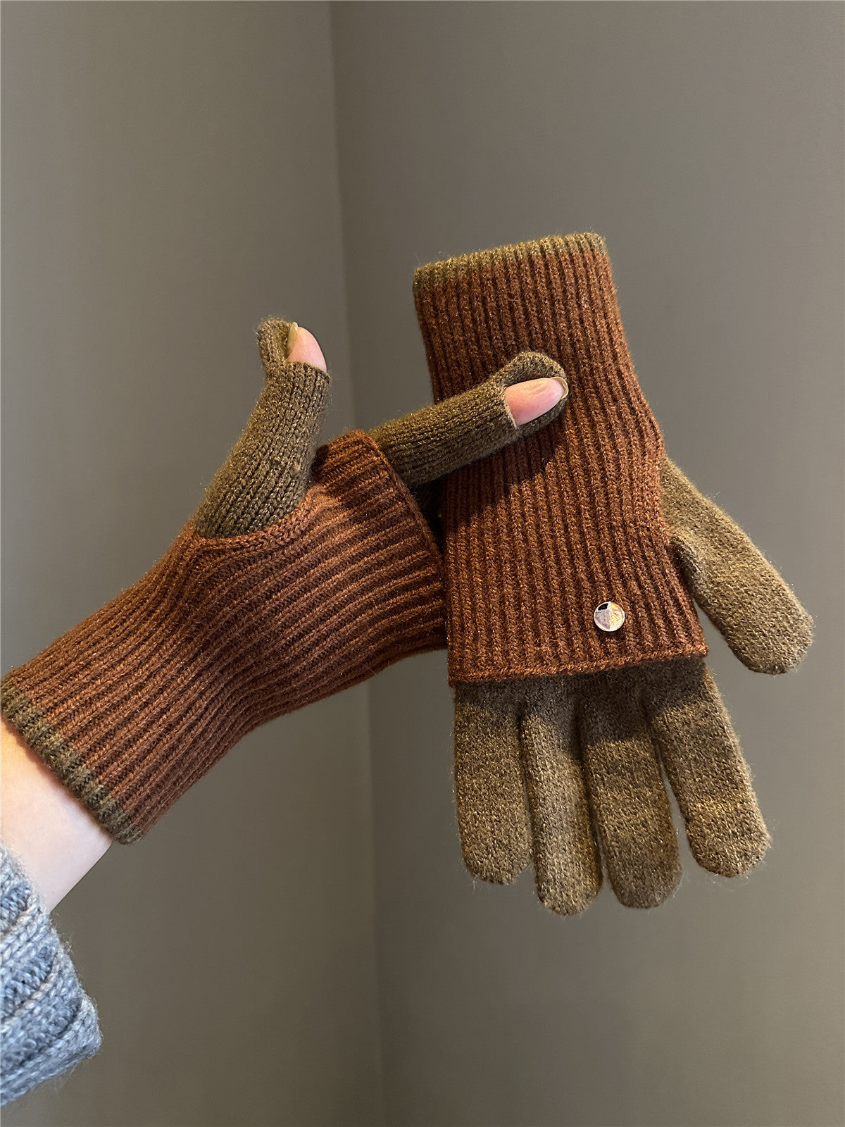Dual-Use Colorblock Knitted Wool Gloves In The Maillard Style