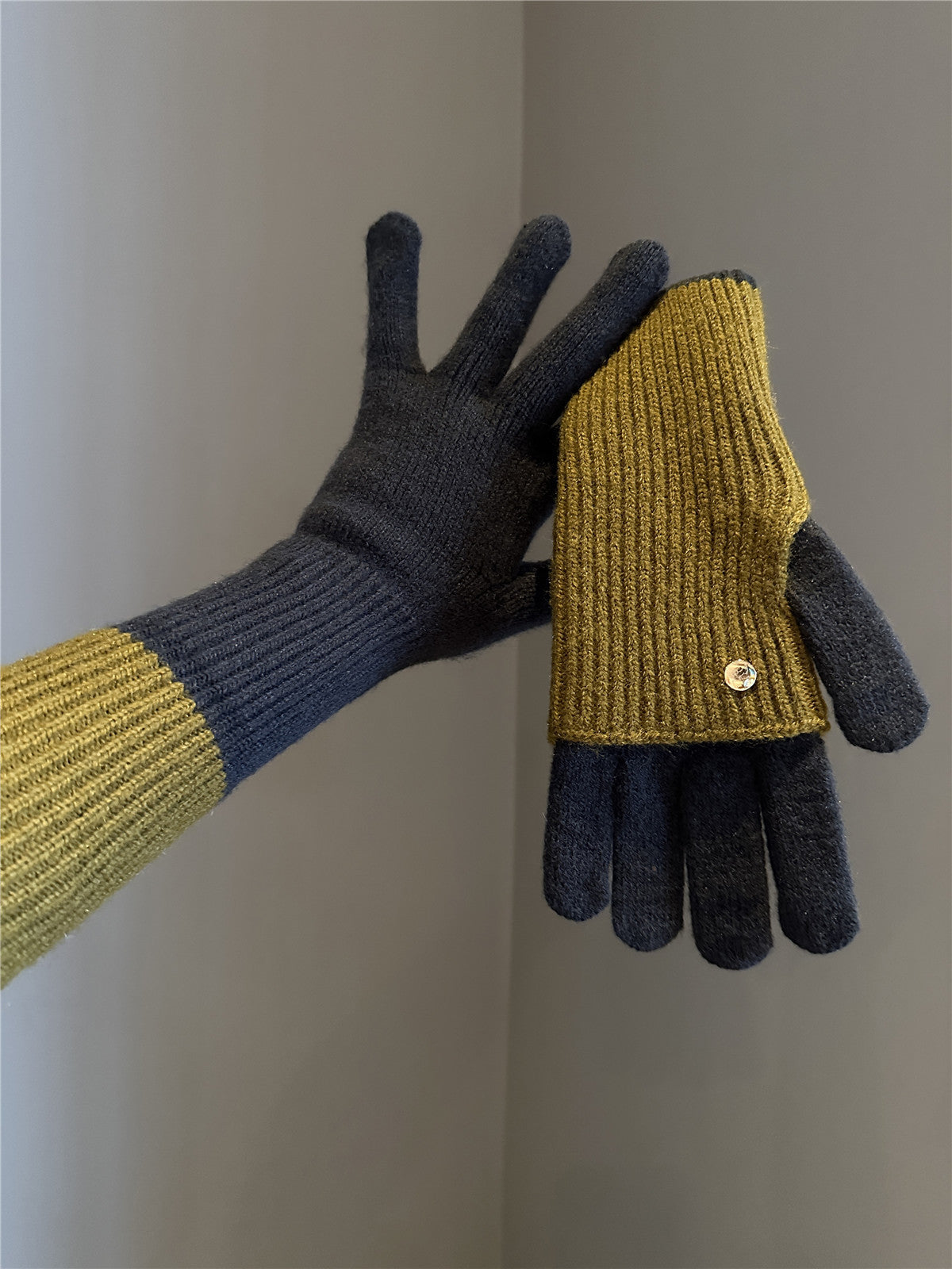 Dual-Use Colorblock Knitted Wool Gloves In The Maillard Style